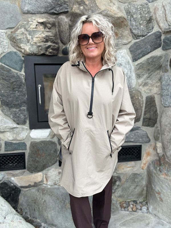 Mow poncho silver mink