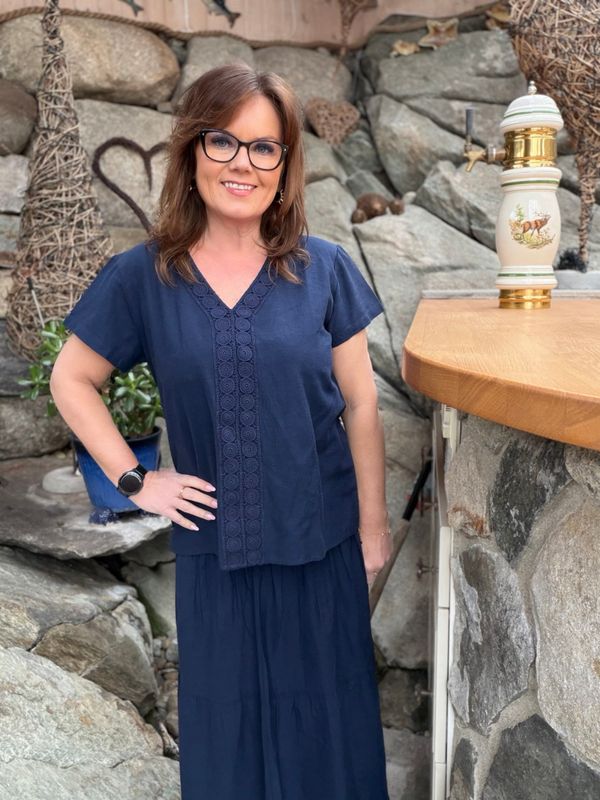 My emb bluse navy