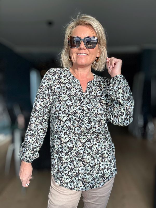 Bluse med blomster grønn