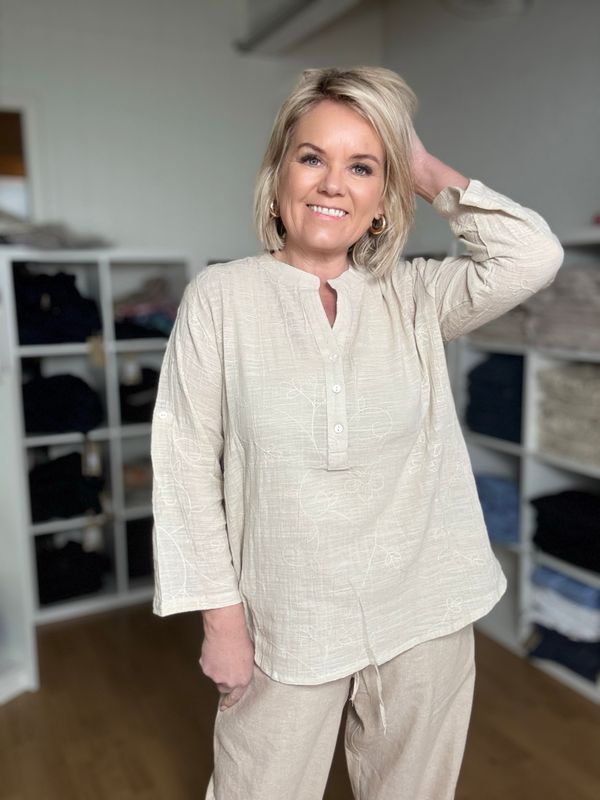 Maggi emb shirt