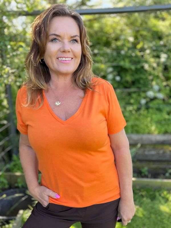 Naia Deep V-neck T-Shirt orange