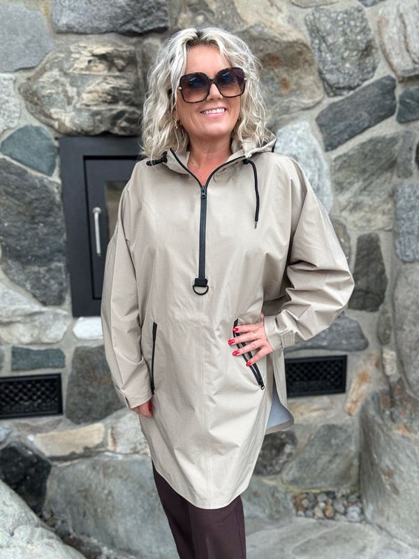 Mow poncho silver mink