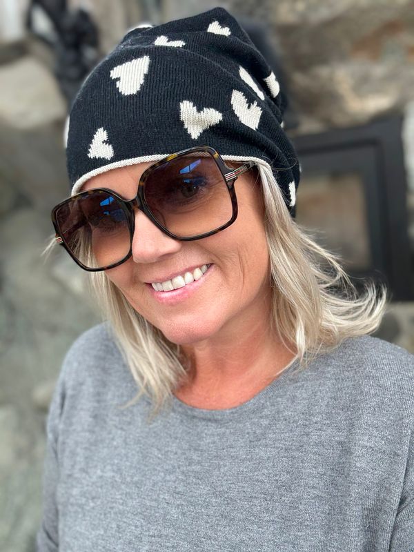 Hjerte-lue med avtagbar dusk